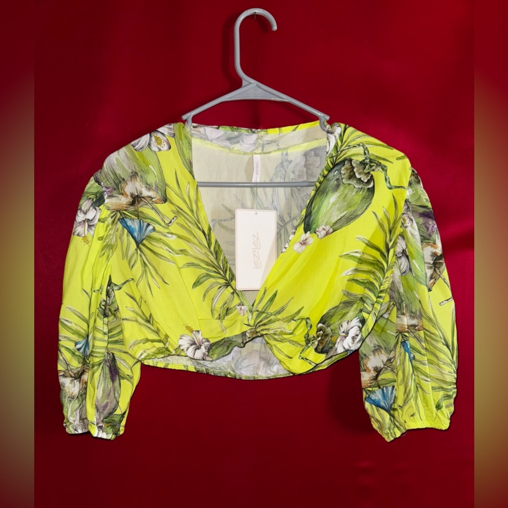 NWT- LeZaLeZ Brazilian Lime Green Floral Women’s Top Size Small